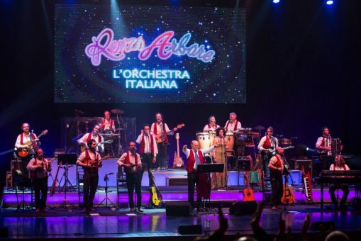 Renzo Arbore – Al via il tour estivo con l’Orchestra Italiana “Sono recidivo e ne vado fiero”