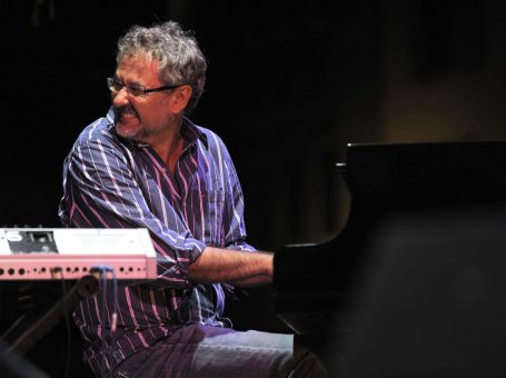 “Blues is more”: jazz d’autore giovedì 23 maggio a Garbagnate Milanese con il quintetto del pianista Claudio Angeleri