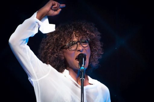 Domani la cantante italo eritrea Senhit si esibisce sul palco di Festival Show a Bibione (VE)