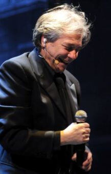 Nino D’Angelo, ‘Il poeta che non sa parlare’ è il nuovo tour 2021-2022