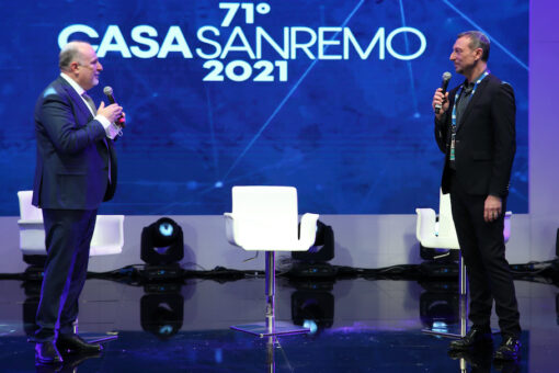 Amadeus apre la nuova edizione digitale di Casa Sanremo: il taglio del nastro è dedicato alle maestranze