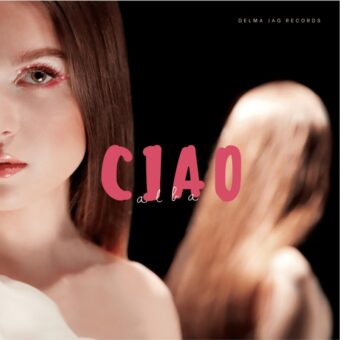 “Ciao” è il debutto discografico di Alba, perfetto epilogo da cui ricominciare a scrivere la storia della propria vita