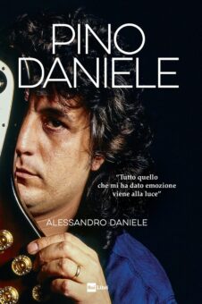 Domani Alessandro Daniele a Roma presenta il suo libro Pino Daniele – “Tutto quello che mi ha dato emozione viene alla luce”