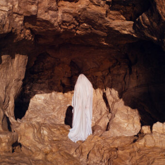 “Grotte” è il nuovo album di Francesco Morrone registrato per metà in una grotta con tanti amici musicisti