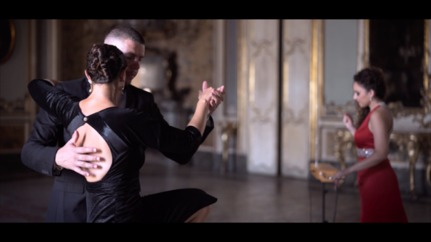 Il lirismo di Piazzolla riletto attraverso il suono etereo del theremin da Lina Gervasi