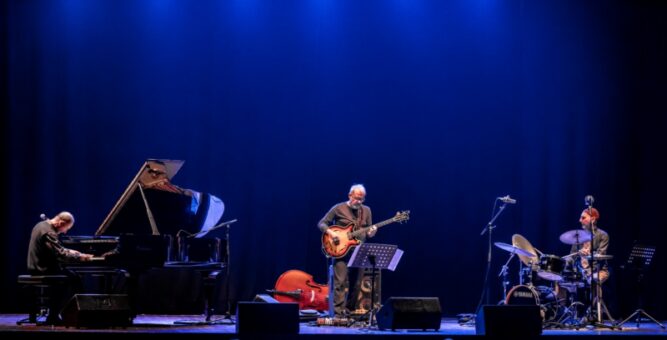 Atelier Musicale: il trio di Umberto Petrin rilegge gli Chic in chiave jazz sabato 25 novembre alla Camera del Lavoro di Milano